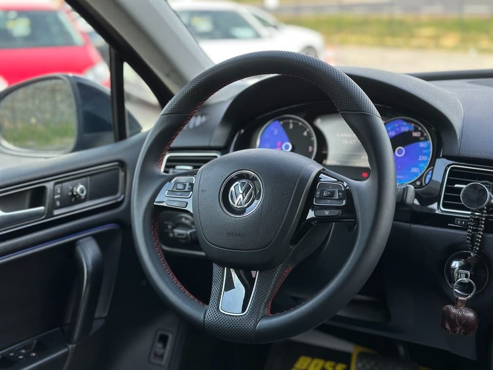 2013 Volkswagen TOUAREG - 17