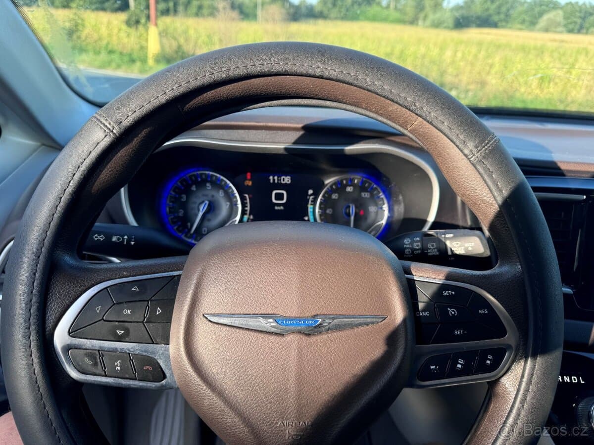 2020 Chrysler PACIFICA - 17