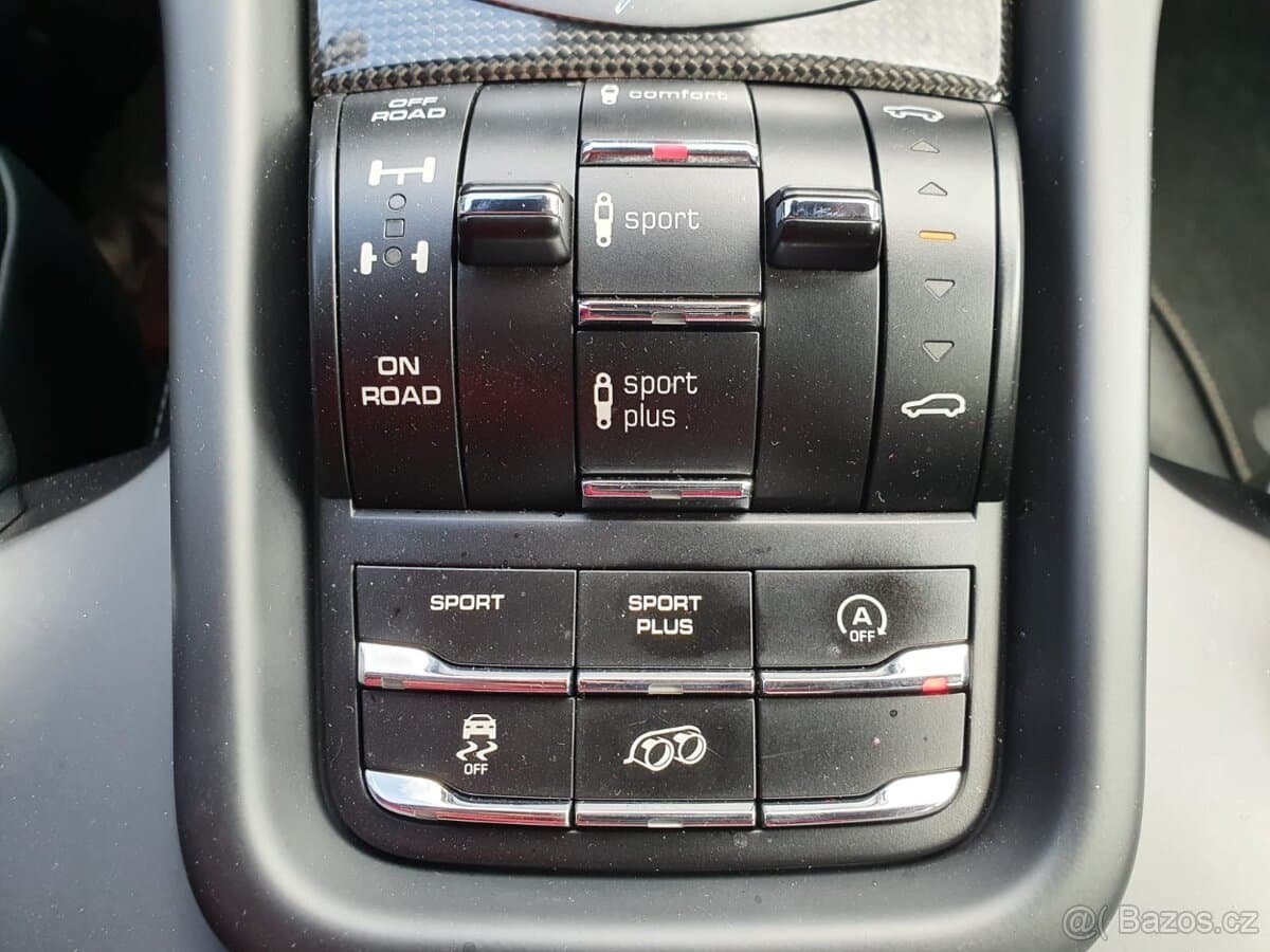 2015 Porsche CAYENNE - 17