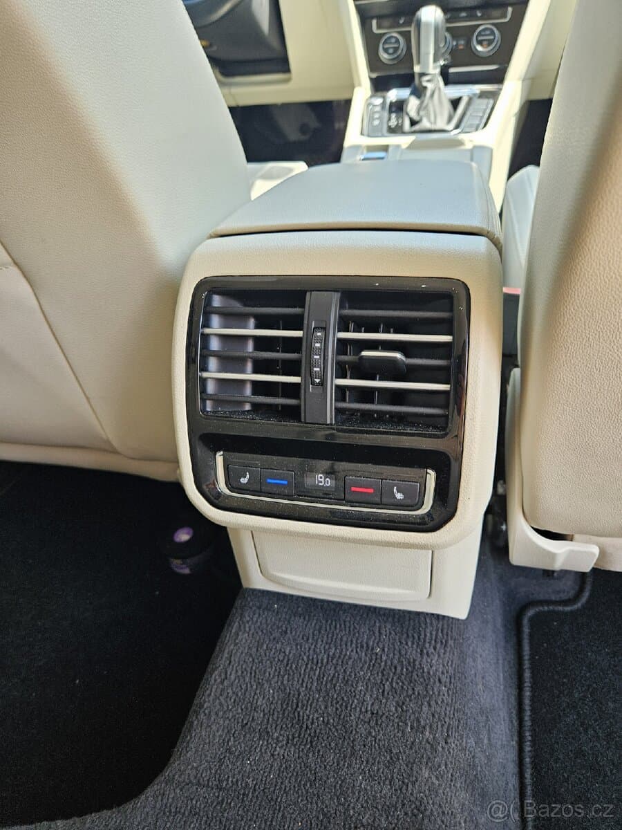 2015 Volkswagen PASSAT - 17
