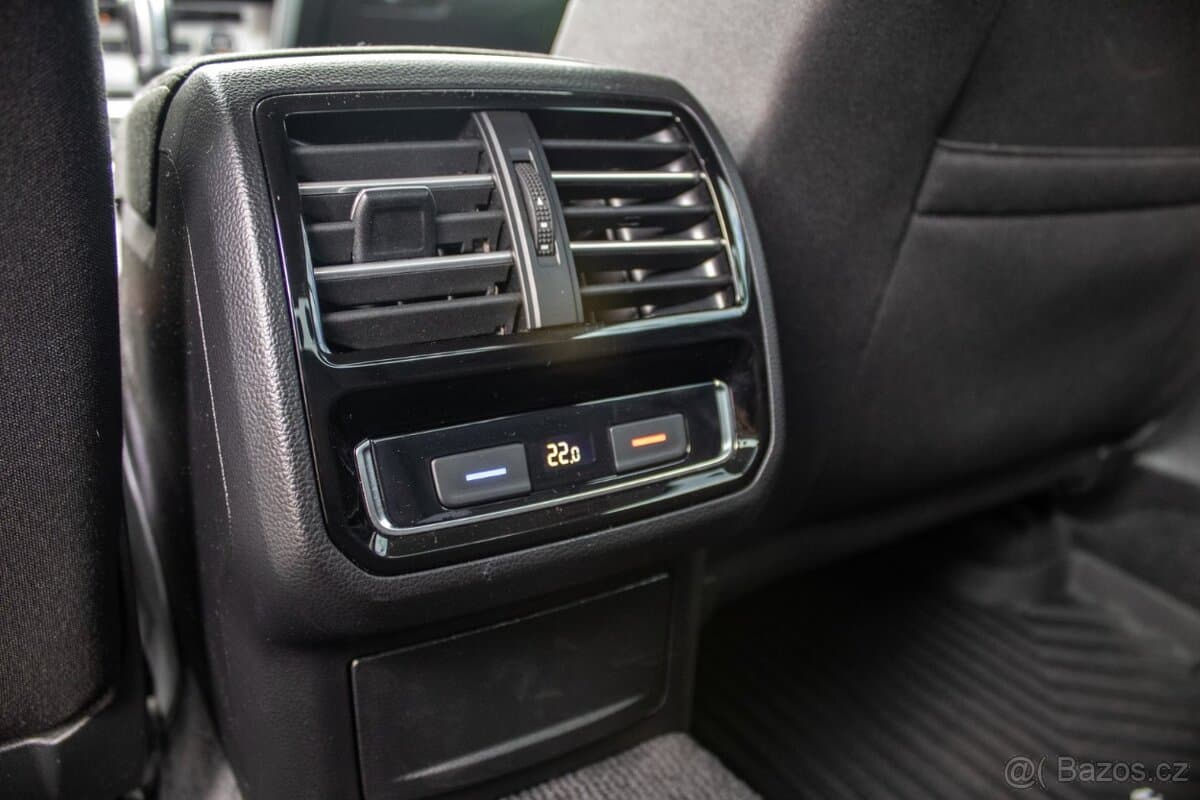 2016 Volkswagen PASSAT - 17