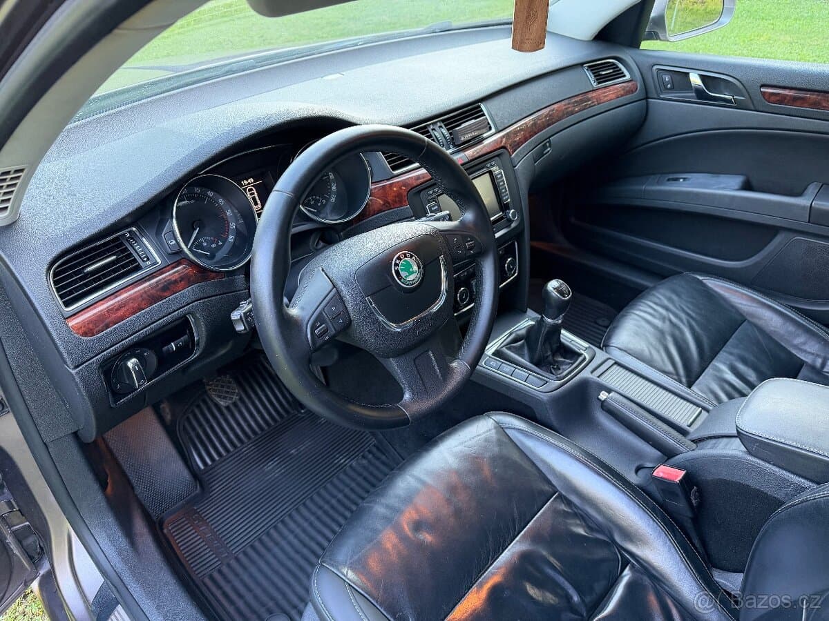 2011 Škoda SUPERB - 17