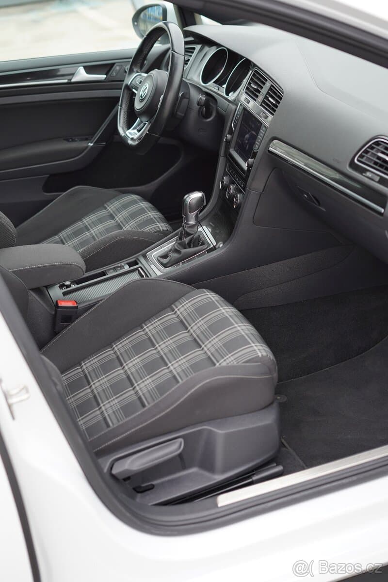 2016 Volkswagen GOLF - 17