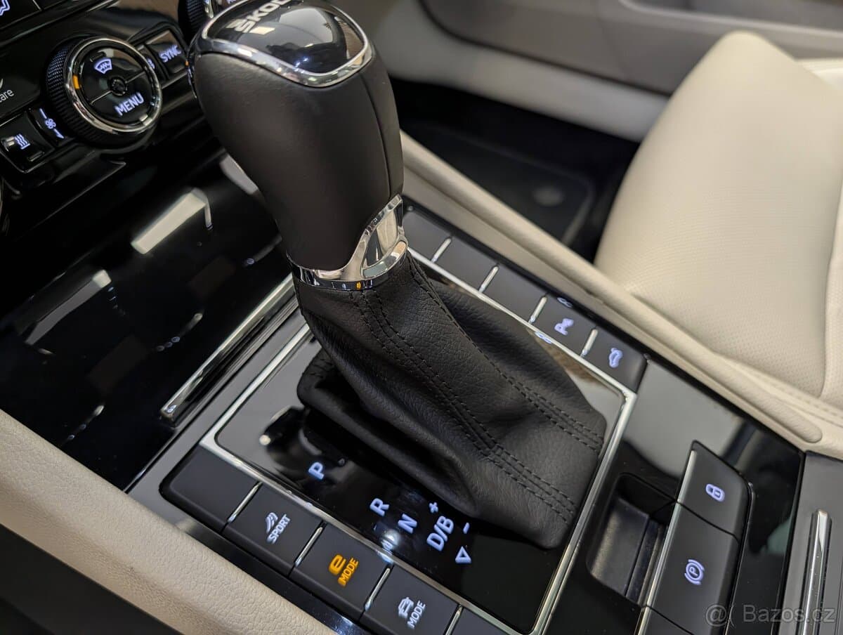 2022 Škoda SUPERB - 17