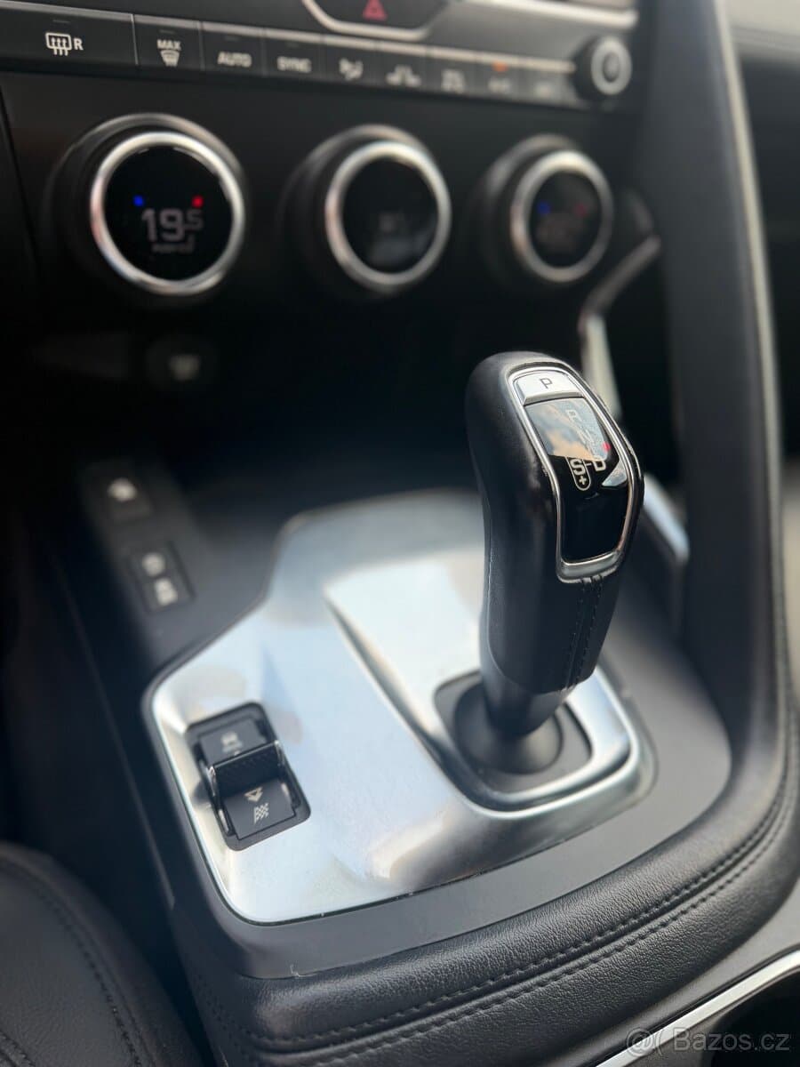 2018 Jaguar E-PACE - 17