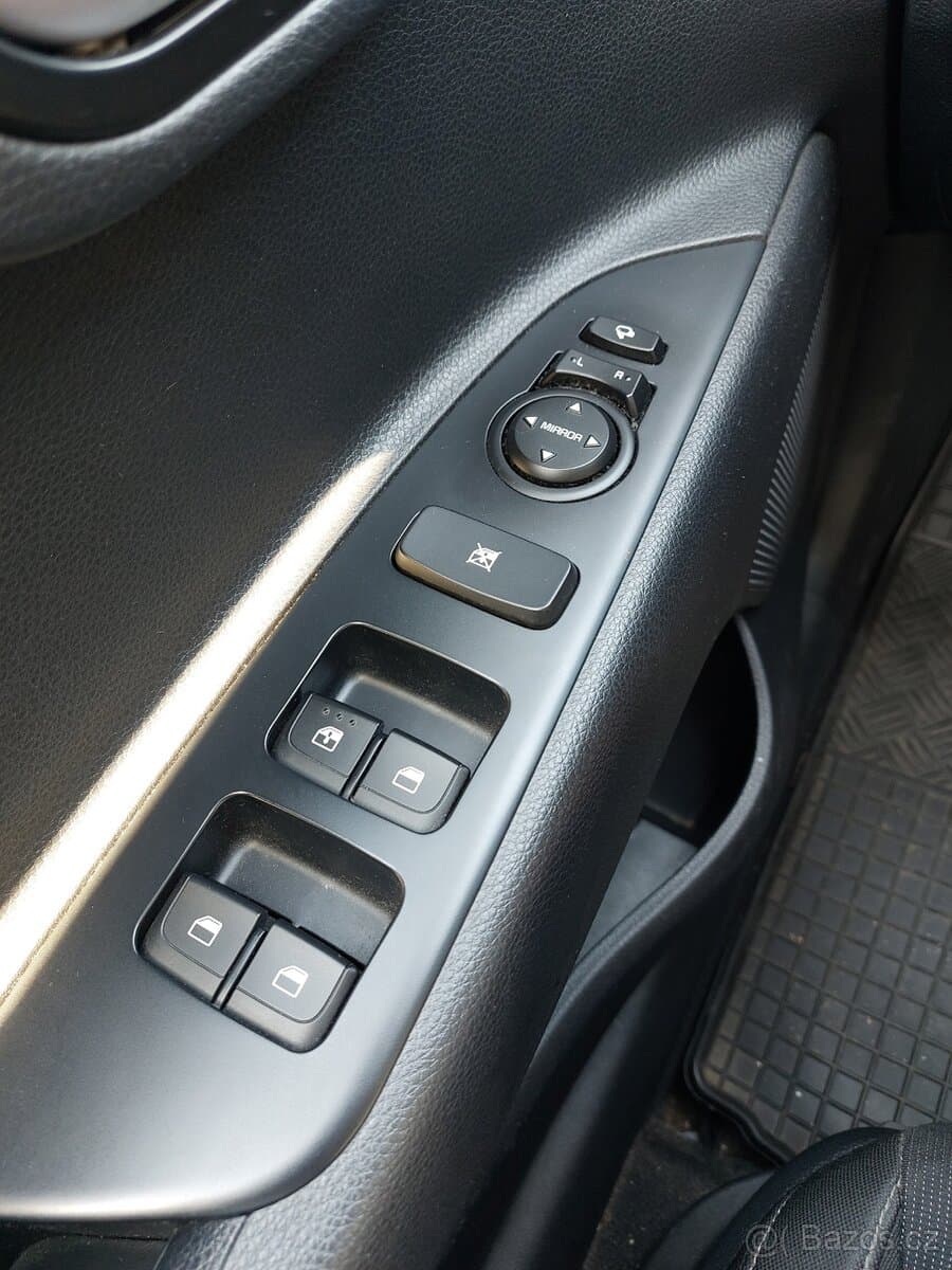 2018 Kia RIO - 17