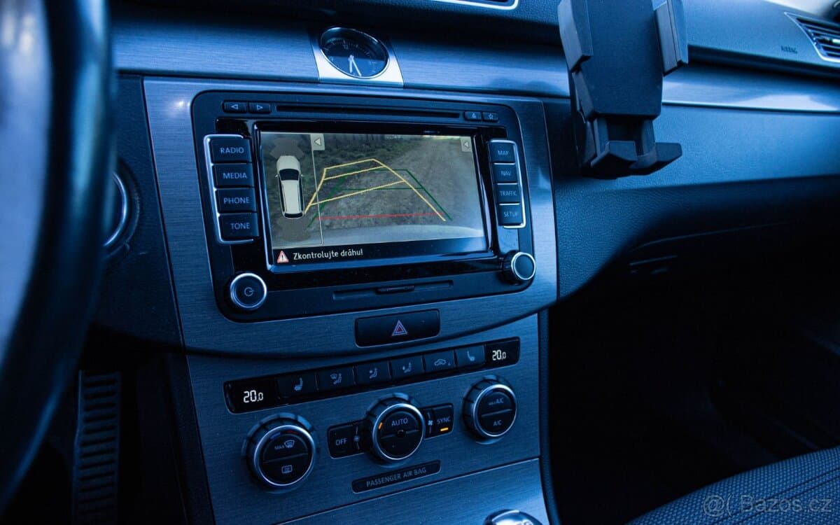 2012 Volkswagen PASSAT - 17