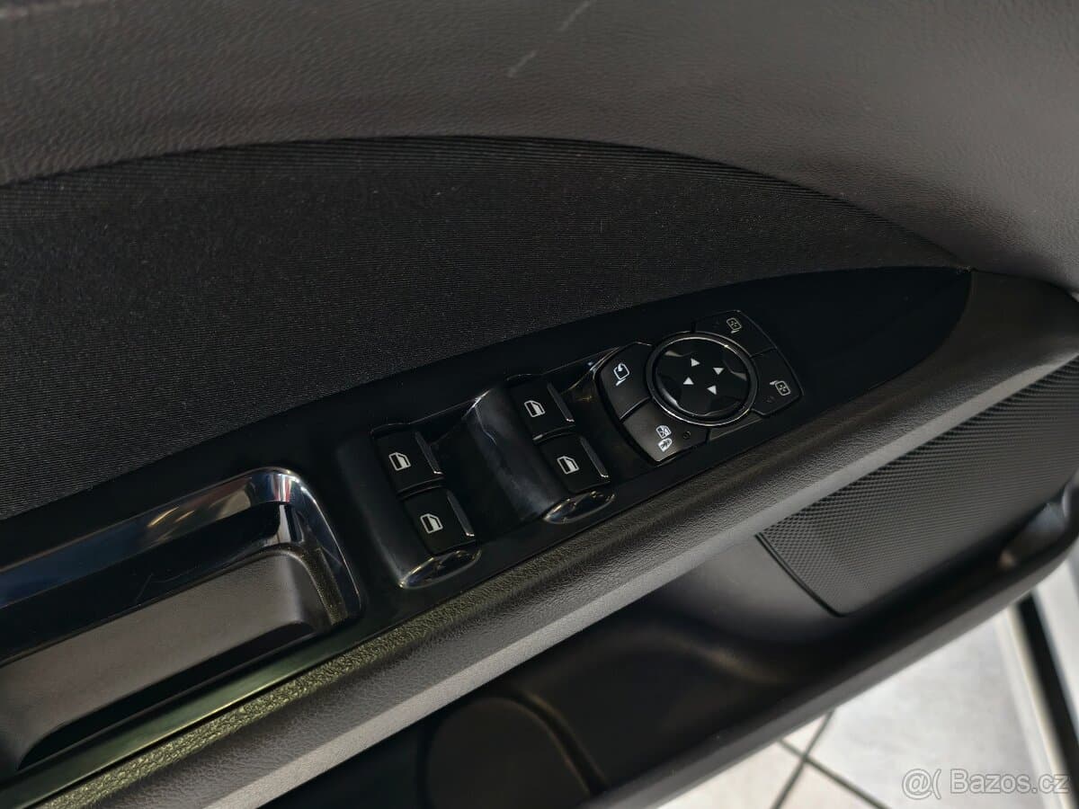 2017 Ford MONDEO - 17