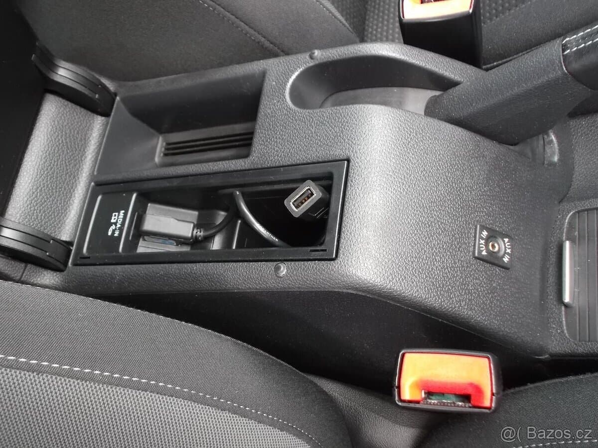 2011 Volkswagen GOLF - 17