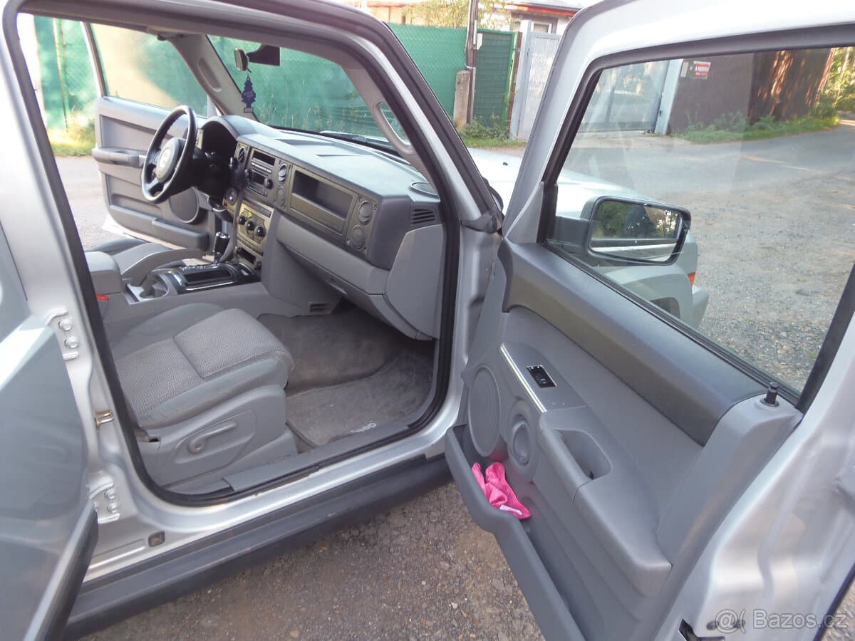 2007 Jeep COMMANDER - 17