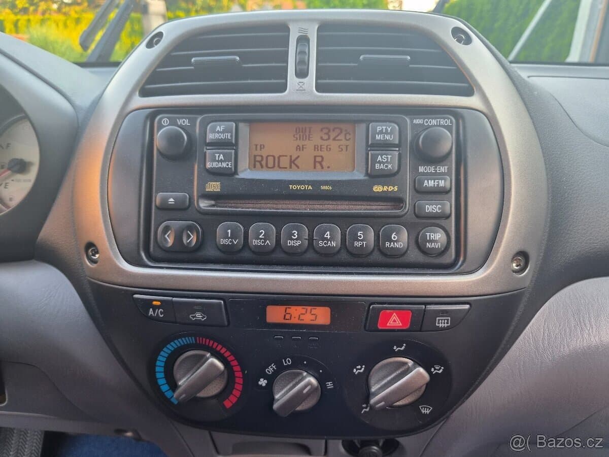 2003 Toyota RAV4 - 17