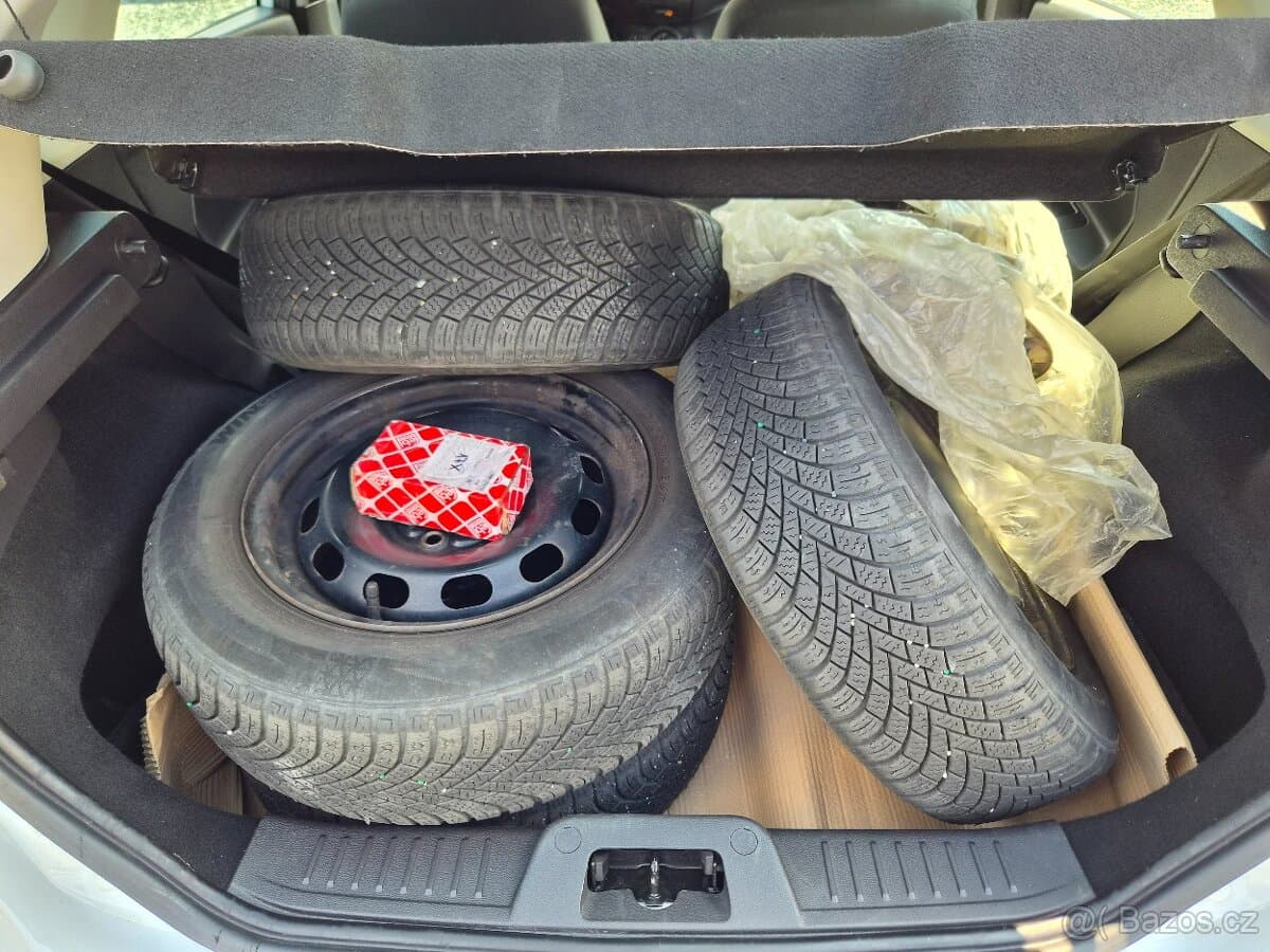 2015 Ford FIESTA - 17