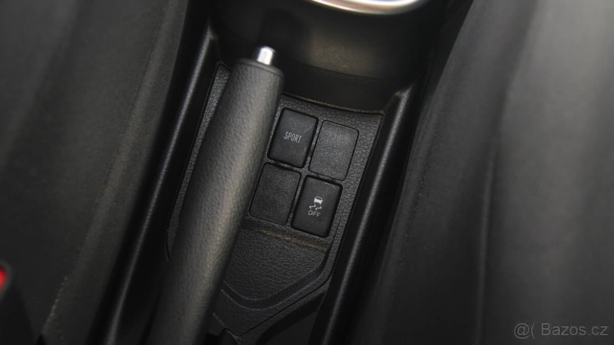 2017 Toyota YARIS - 17
