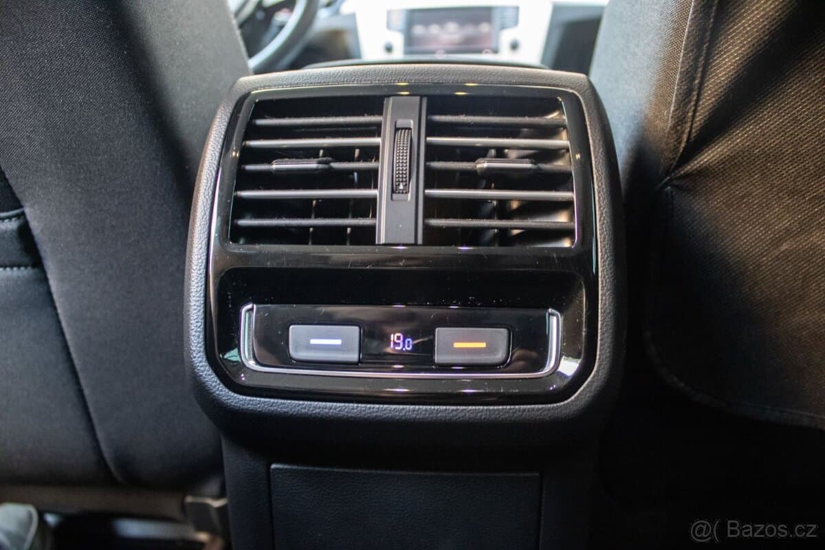 2017 Volkswagen PASSAT - 17