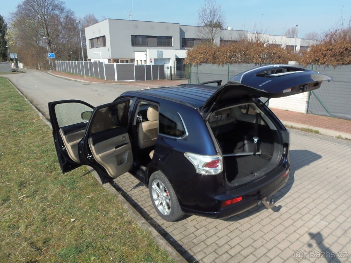 2013 Mitsubishi OUTLANDER - 17
