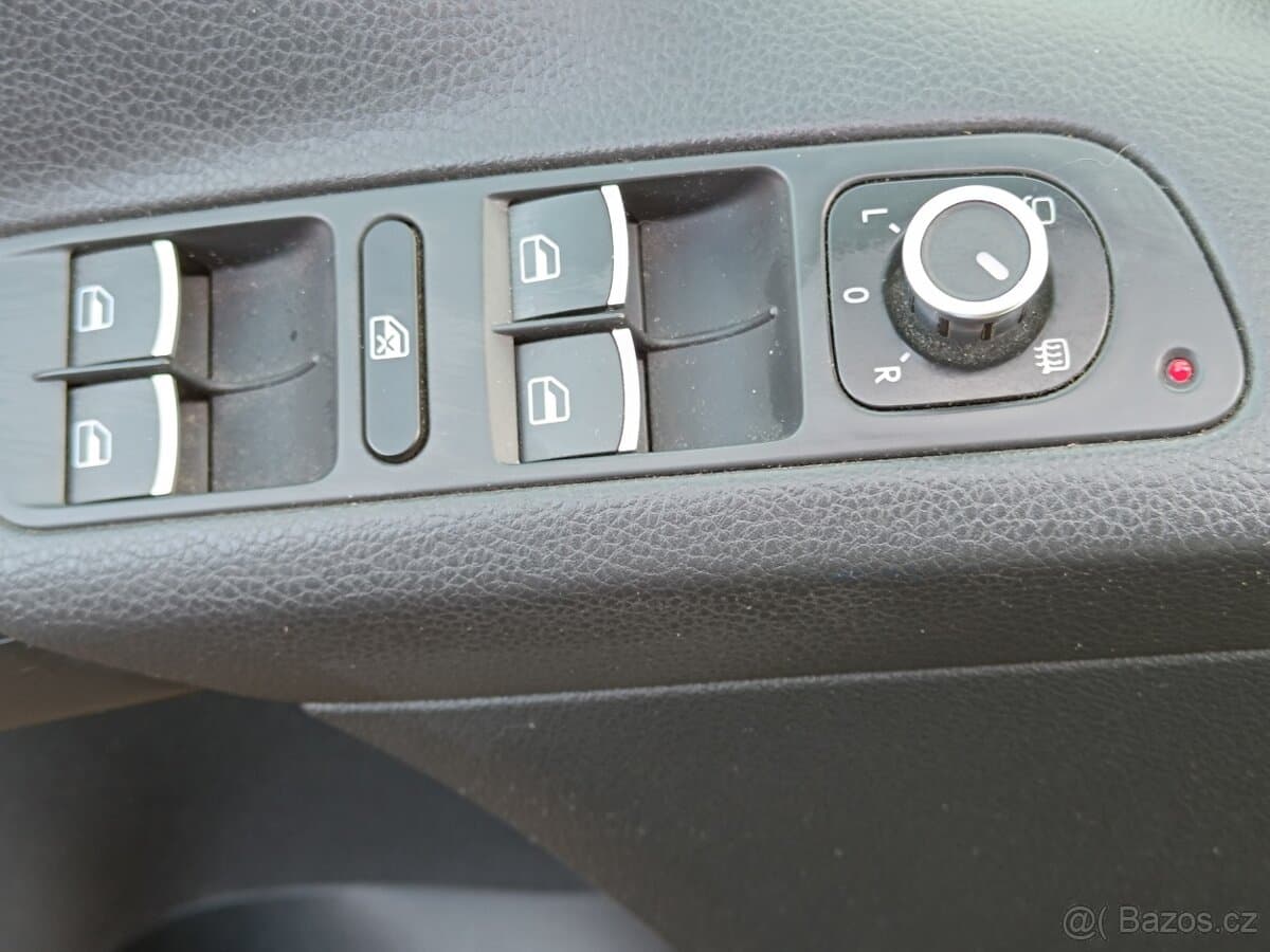 2011 Volkswagen TIGUAN - 17