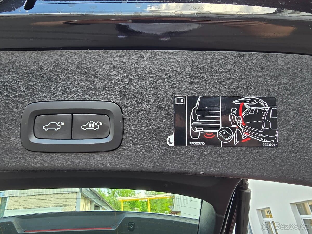 2021 Volvo XC40 - 17