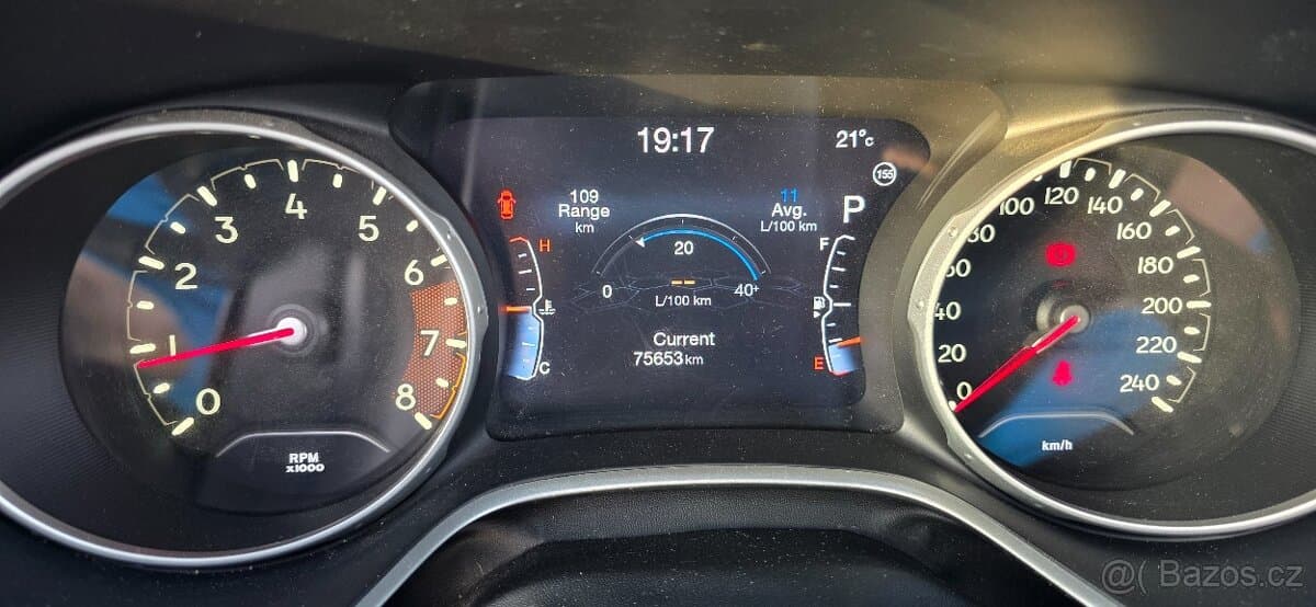 2017 Jeep COMPASS - 17