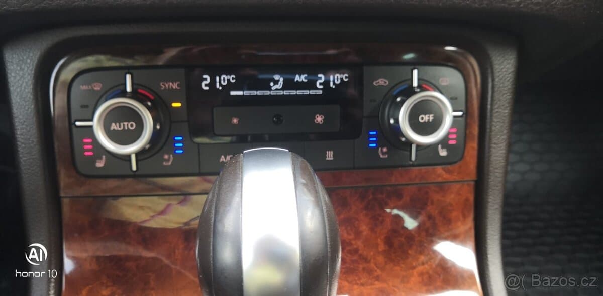 2013 Volkswagen TOUAREG - 17