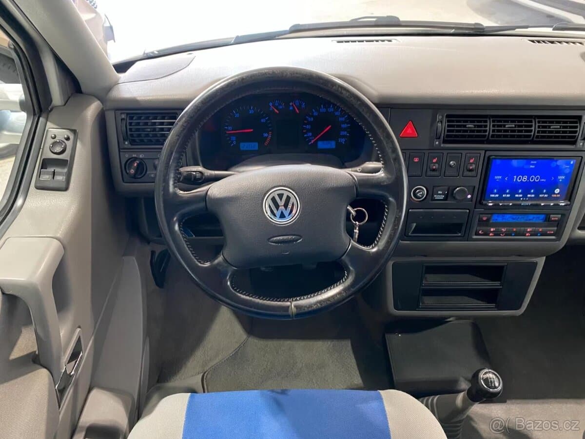 2002 Volkswagen MULTIVAN - 17