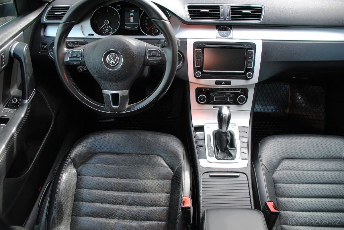 2011 Volkswagen PASSAT - 17