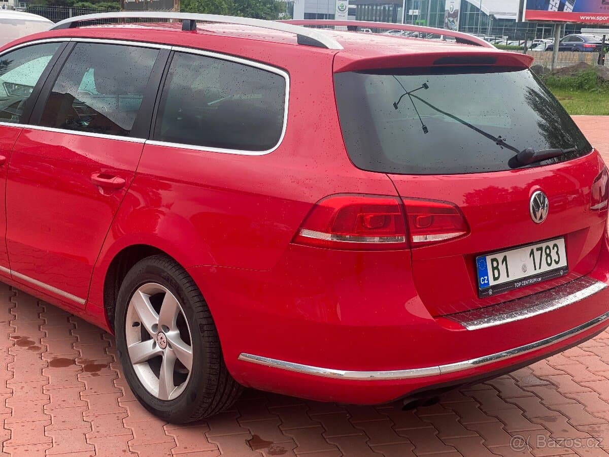 2011 Volkswagen PASSAT - 17