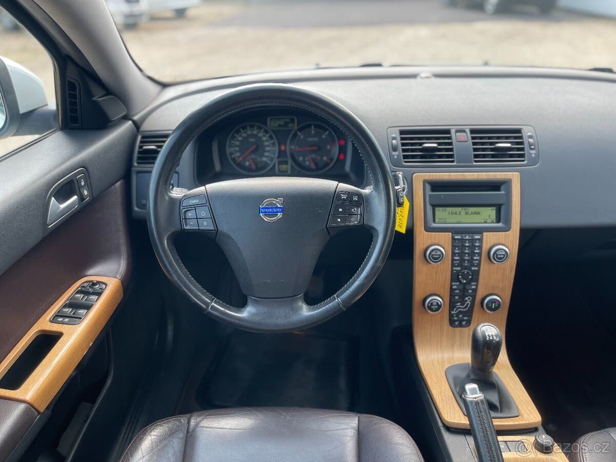2010 Volvo V50 - 17