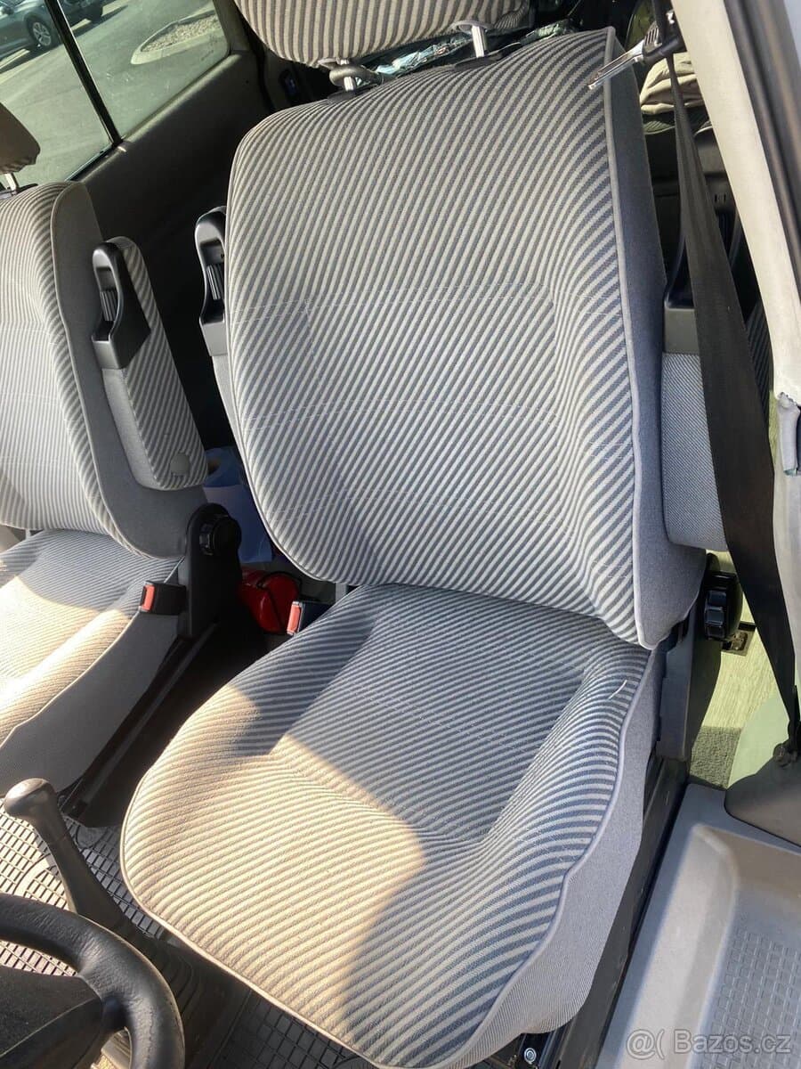 Volkswagen MULTIVAN - 17