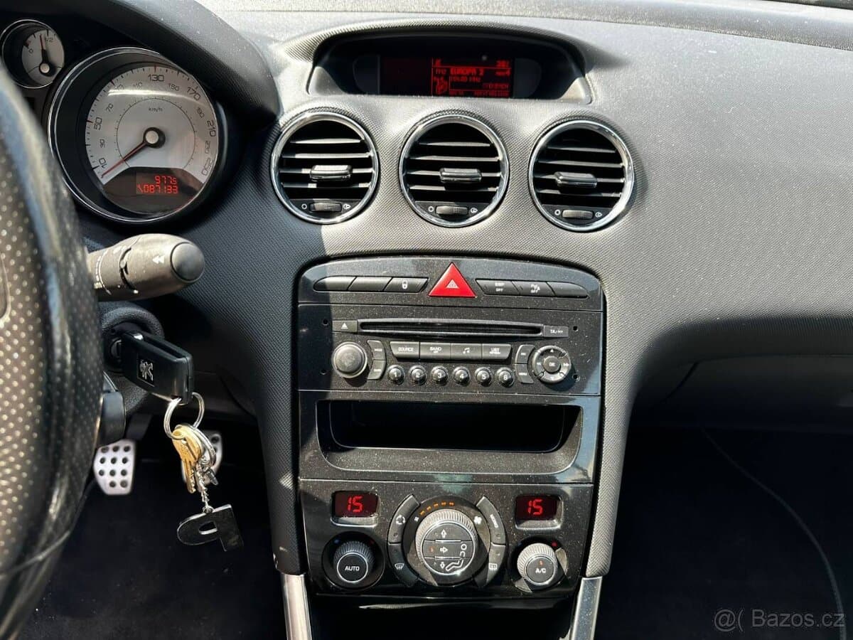 2011 Peugeot 308 - 17