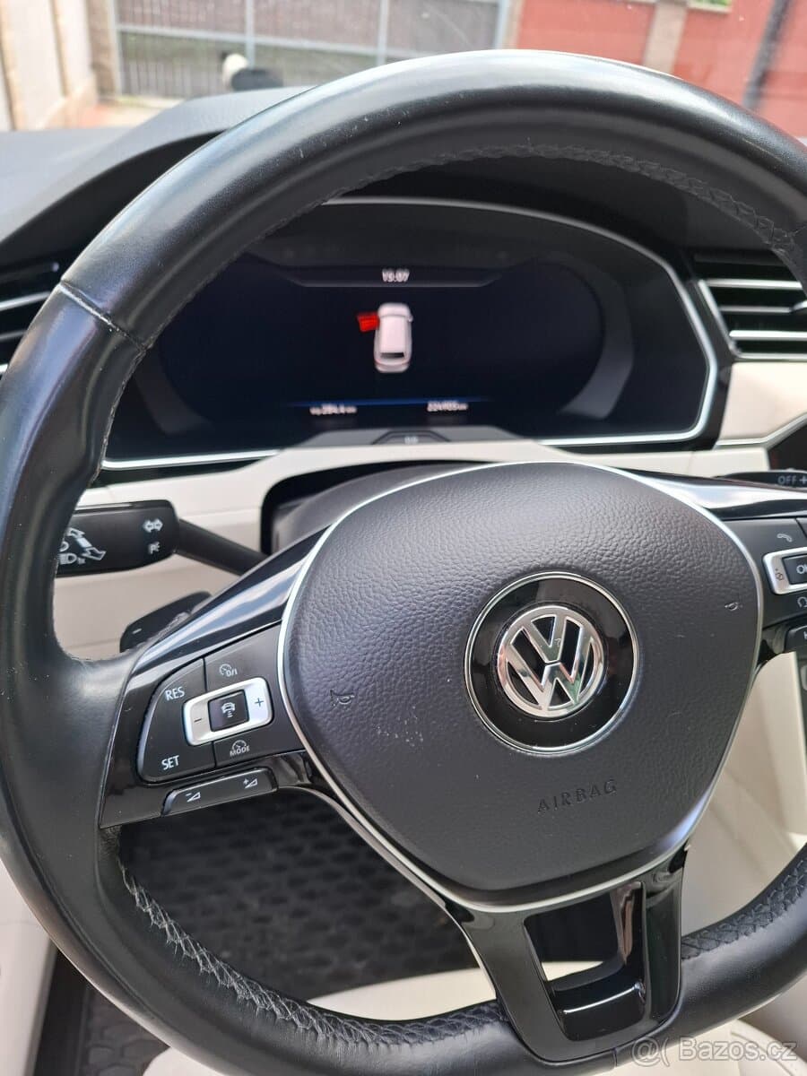 2018 Volkswagen PASSAT - 17