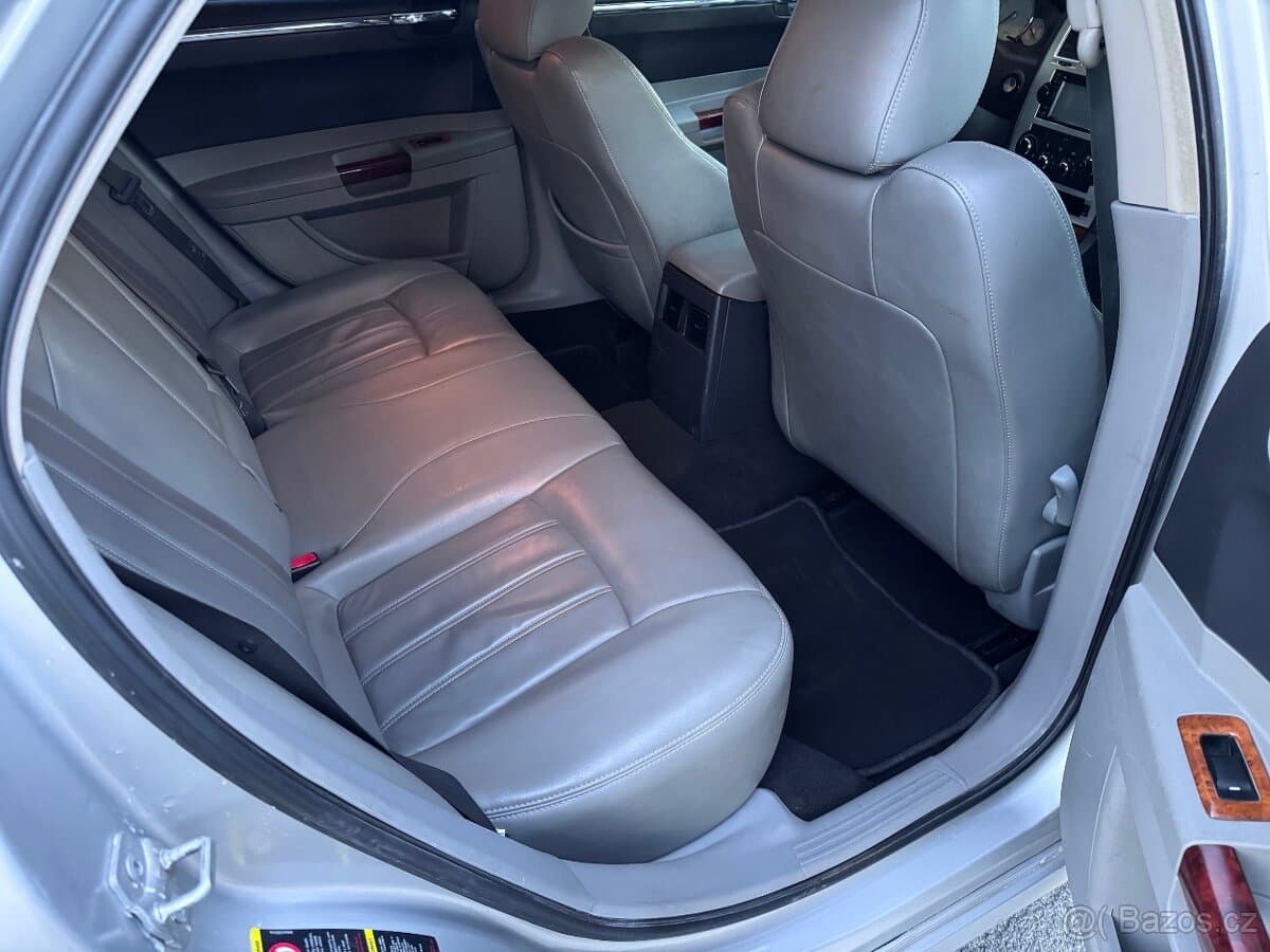 2007 Chrysler 300C - 17