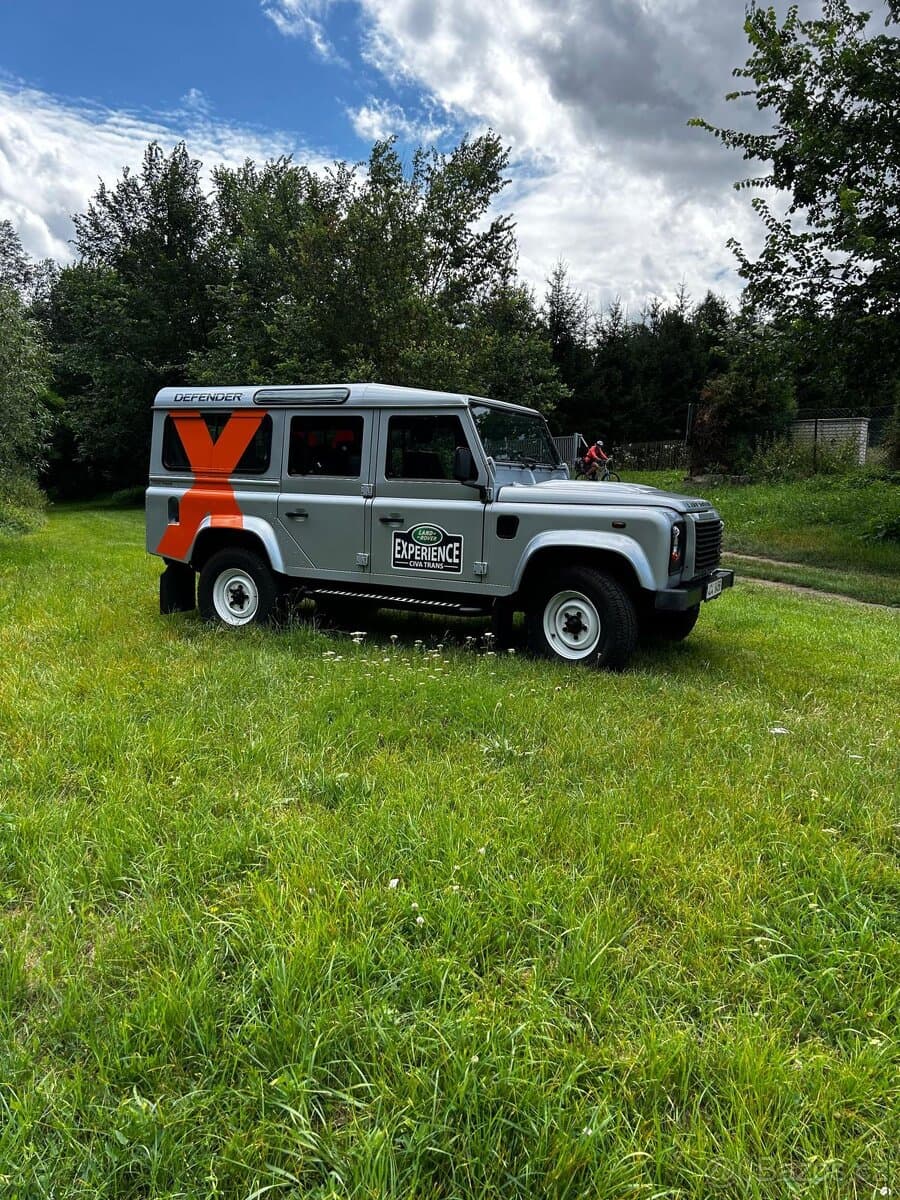 2011 Land Rover DEFENDER - 17