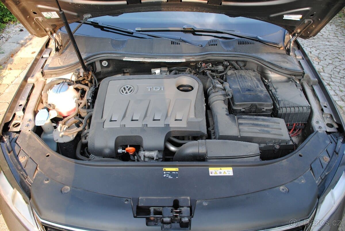 2011 Volkswagen PASSAT - 17