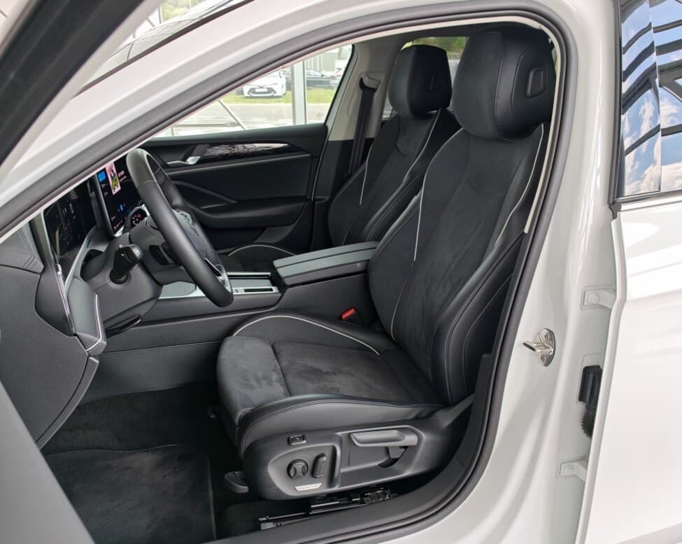 2025 Volkswagen PASSAT - 17