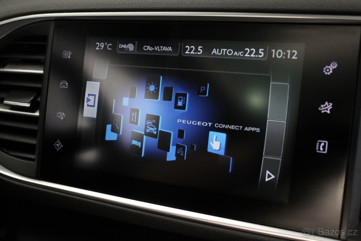 2016 Peugeot 308 - 17
