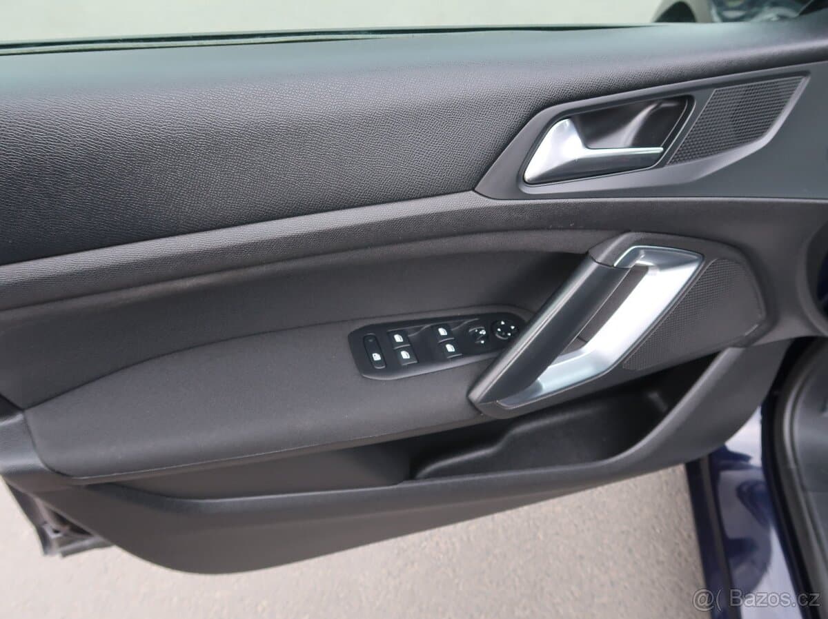 2016 Peugeot 308 - 17