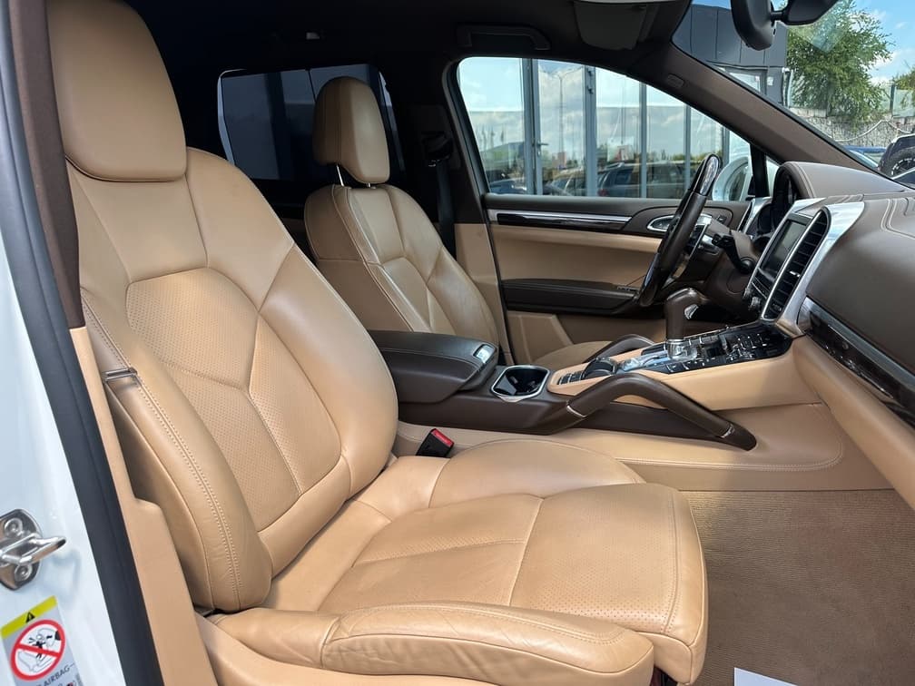 2015 Porsche CAYENNE - 17