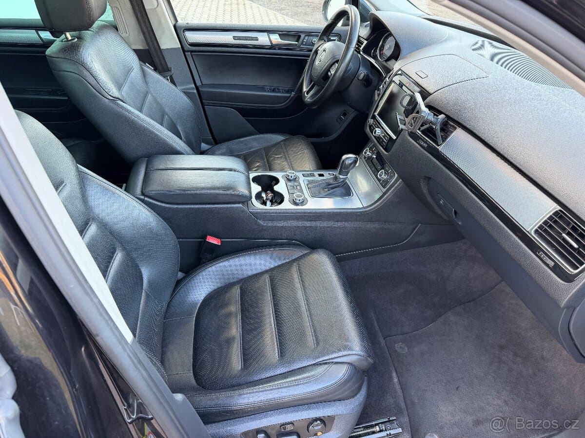 2010 Volkswagen TOUAREG - 17