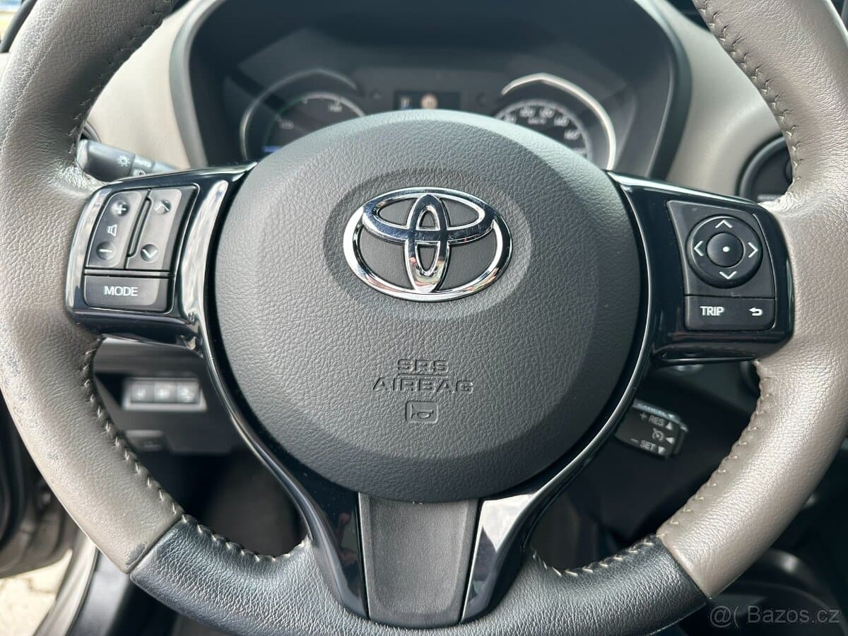 2020 Toyota YARIS - 17