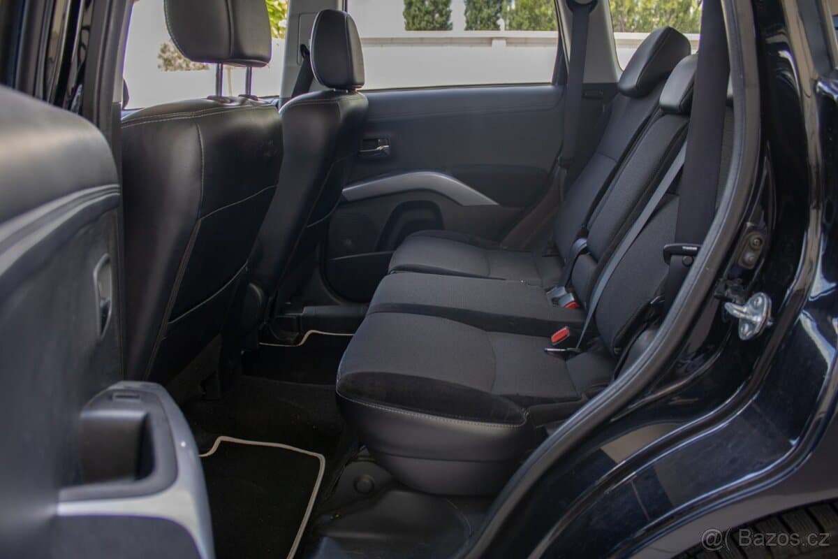 2011 Mitsubishi OUTLANDER - 17