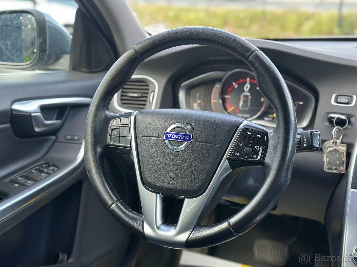 2016 Volvo V60 - 17