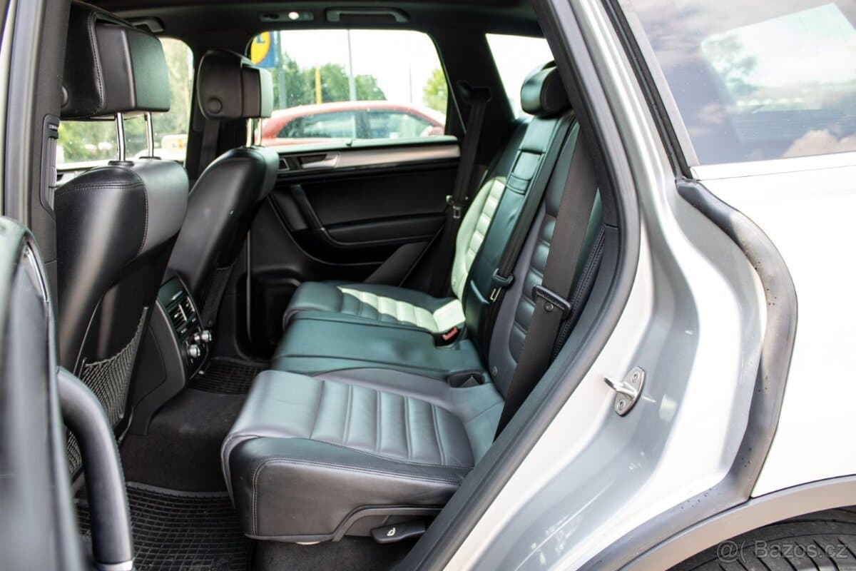 2015 Volkswagen TOUAREG - 17