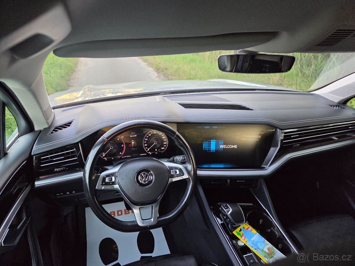 2018 Volkswagen TOUAREG - 17