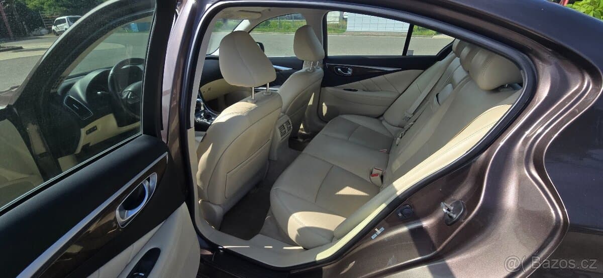 2015 Infiniti Q50 - 17