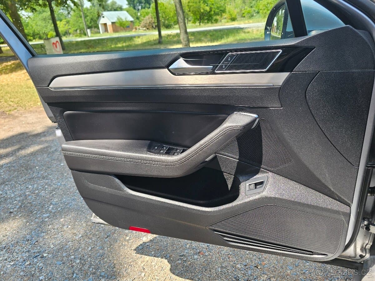 2018 Volkswagen PASSAT - 17
