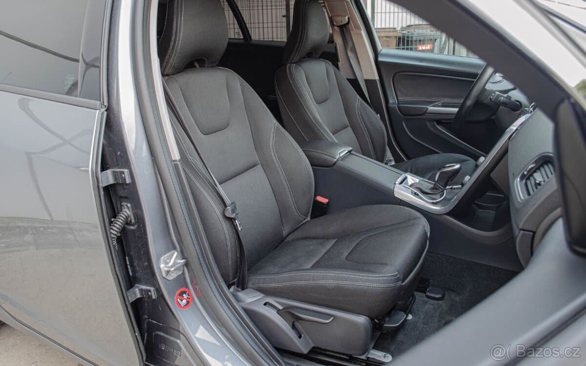 2016 Volvo V60 - 17