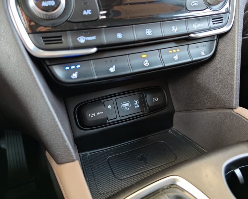 2019 Hyundai SANTA FE - 17