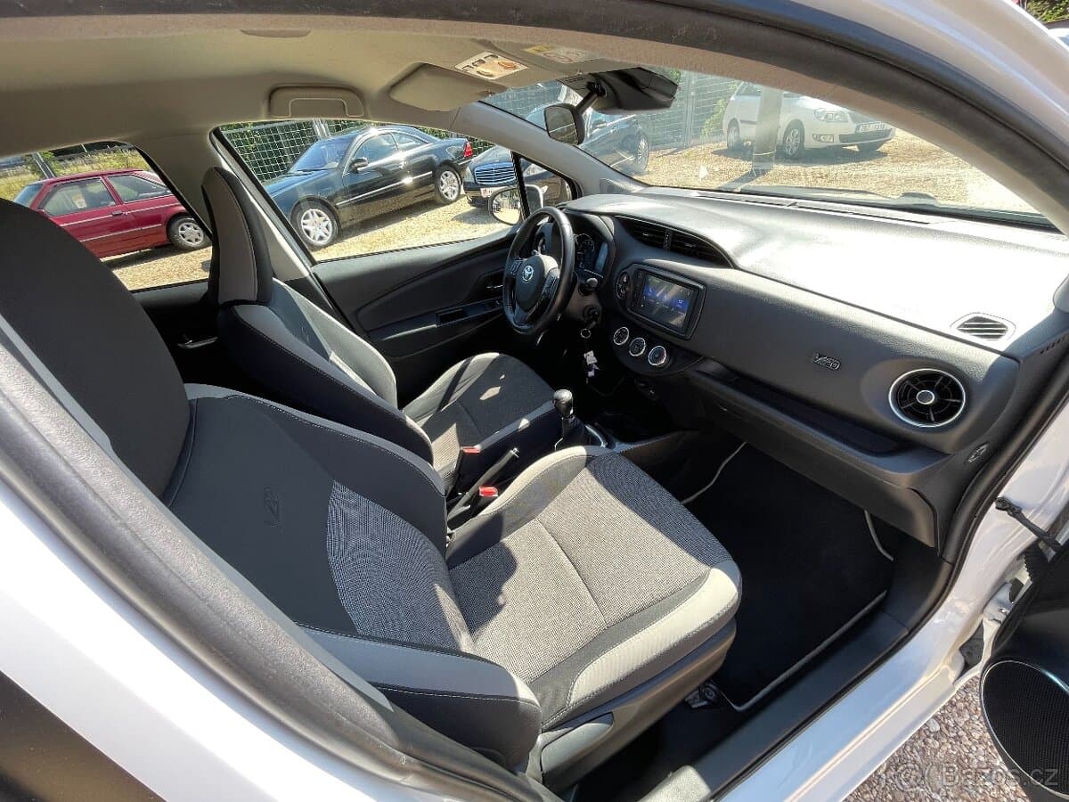 2020 Toyota YARIS - 17