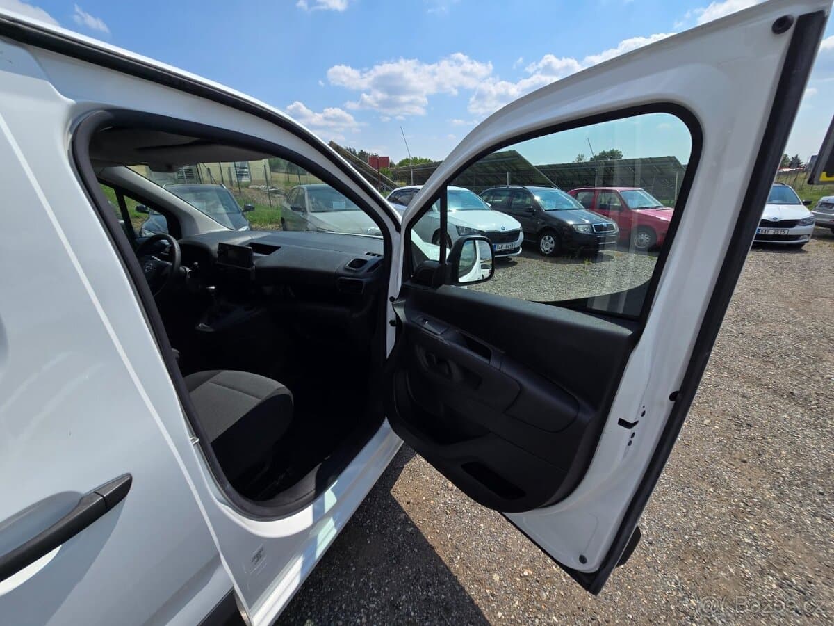 2020 Opel COMBO - 17