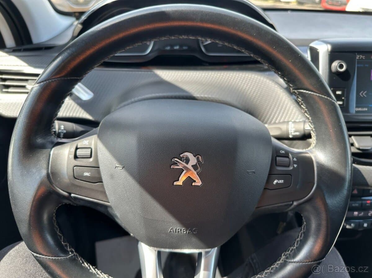 2017 Peugeot 208 - 17